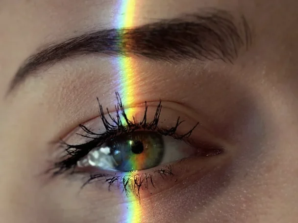 Auge mit Lichtbrechung