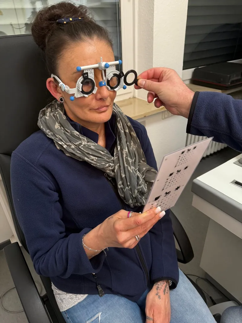 Alterssichtigkeit: Lesebrille, Lasern oder Linsenaustausch?