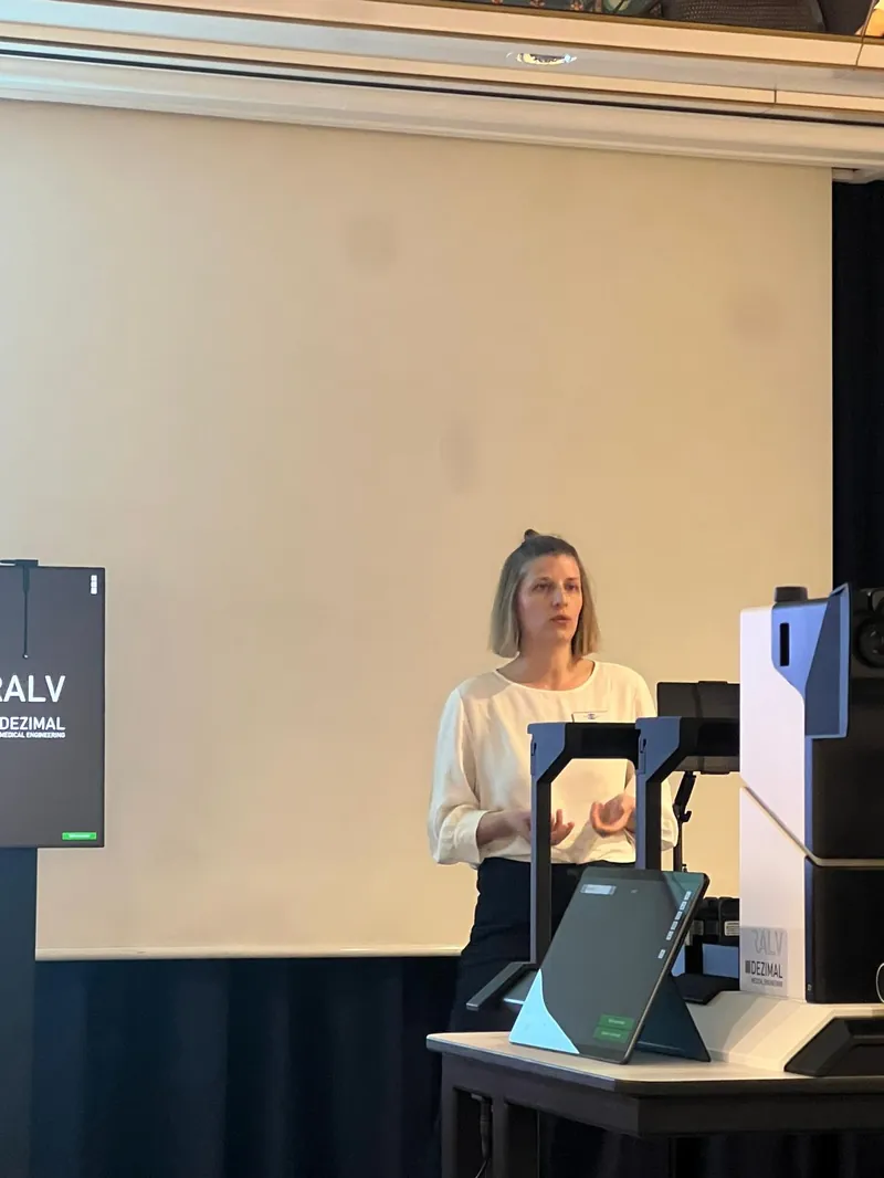 Dr. Alice Carolin Klein bei einem Fachvortrag